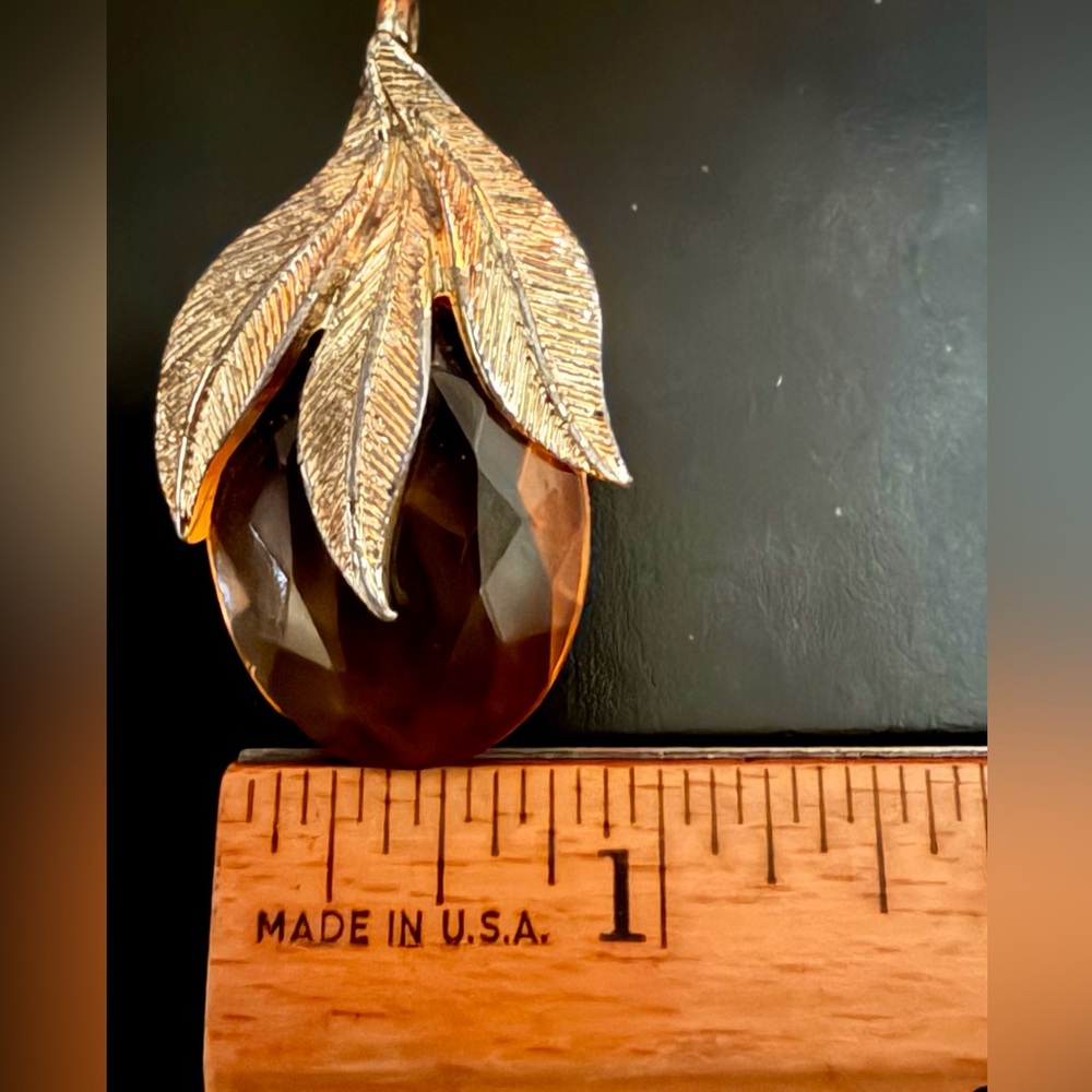 Vintage Gold Tone and Amber Leaf Pendant / Brooch - Picture 15 of 15